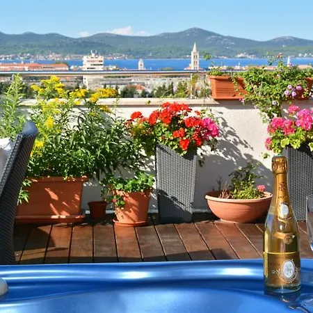 Appartamento Sunny Garden Luxury Penthouse Zara