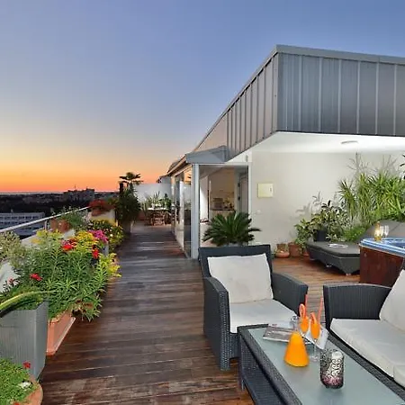 Sunny Garden Luxury Penthouse *