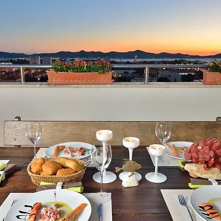 Sunny Garden Luxury Penthouse Zara