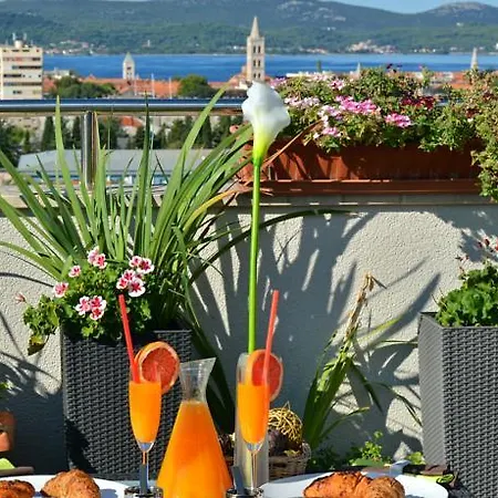 Sunny Garden Luxury Penthouse Zara