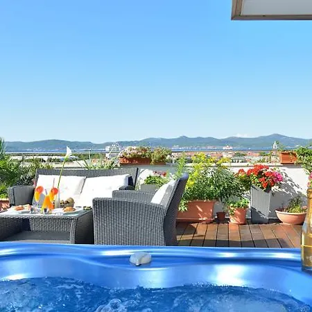 Sunny Garden Luxury Penthouse *