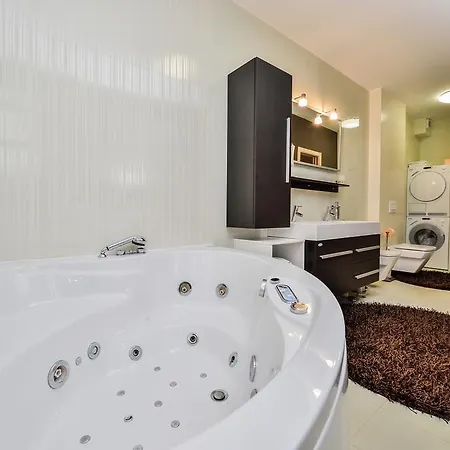 Sunny Garden Luxury Penthouse Appartamento Zara
