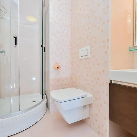 Sunny Garden Luxury Penthouse Zara